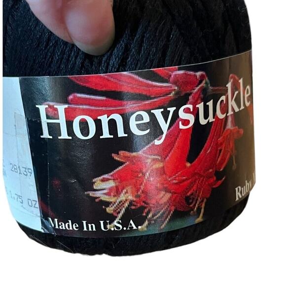 Honeysuckle Yarn Petal Spun Black Lot Of 6 Skeins Knitting New Craft USA - Picture 3 of 6